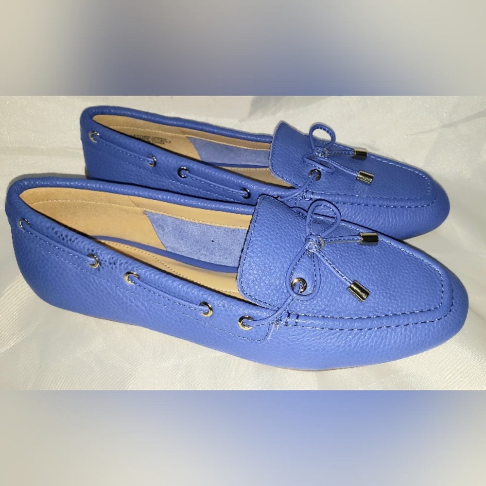 Talbots 6.5 Jessie Pebbled Leather Driving Moccasins -  Gold Tie Detail - Blue